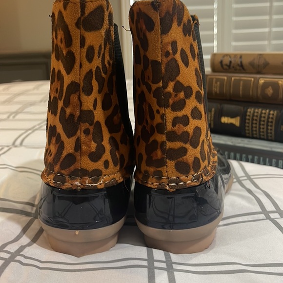 Rubber boot with suede leopard print - Picture 3 of 4